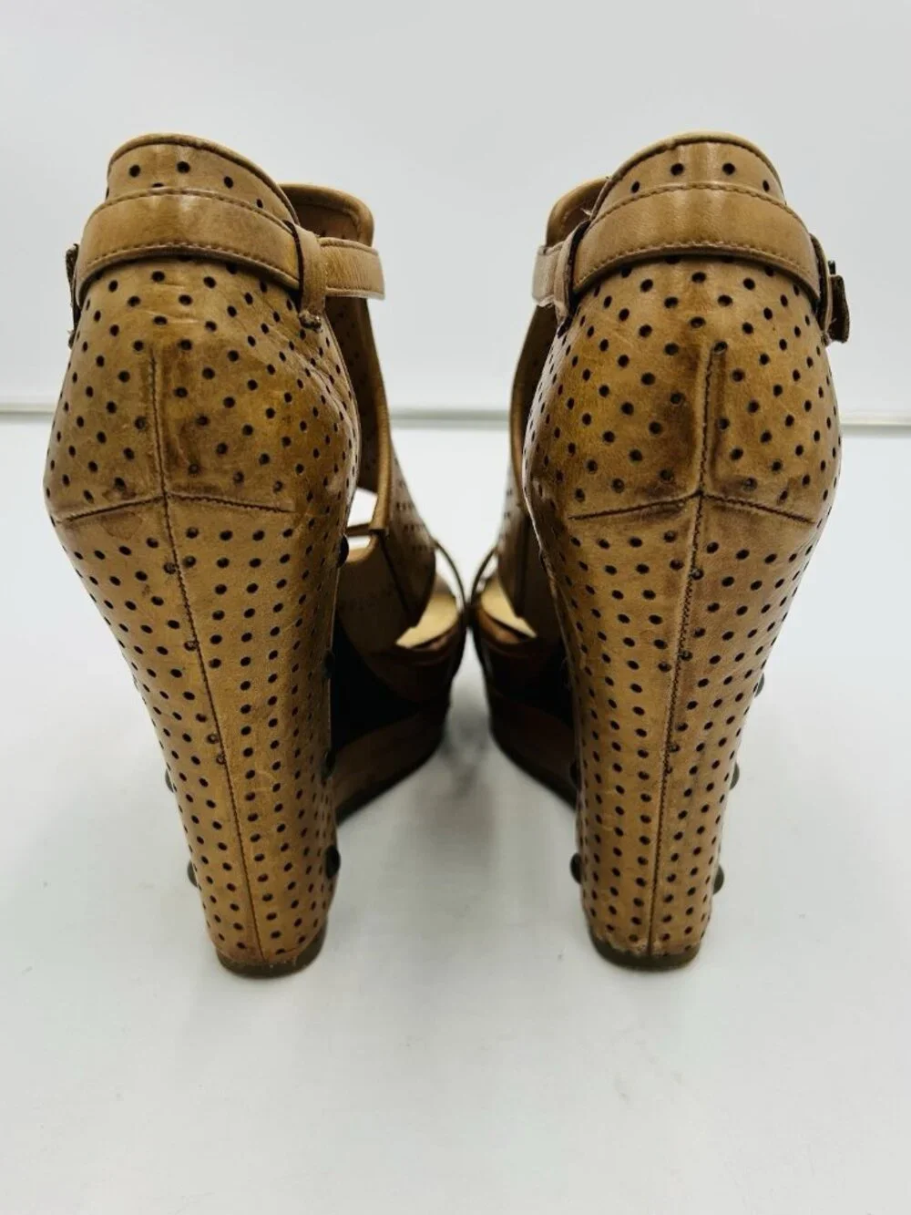 Gianni Bini Camel Leather Wooden Perforated Wedge Platform Sandal Sz 6.5